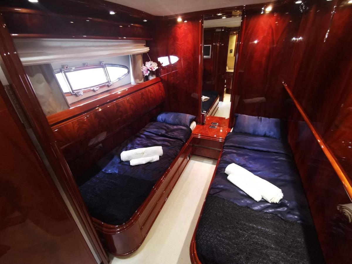 Botel Beautiful Motor Yacht *