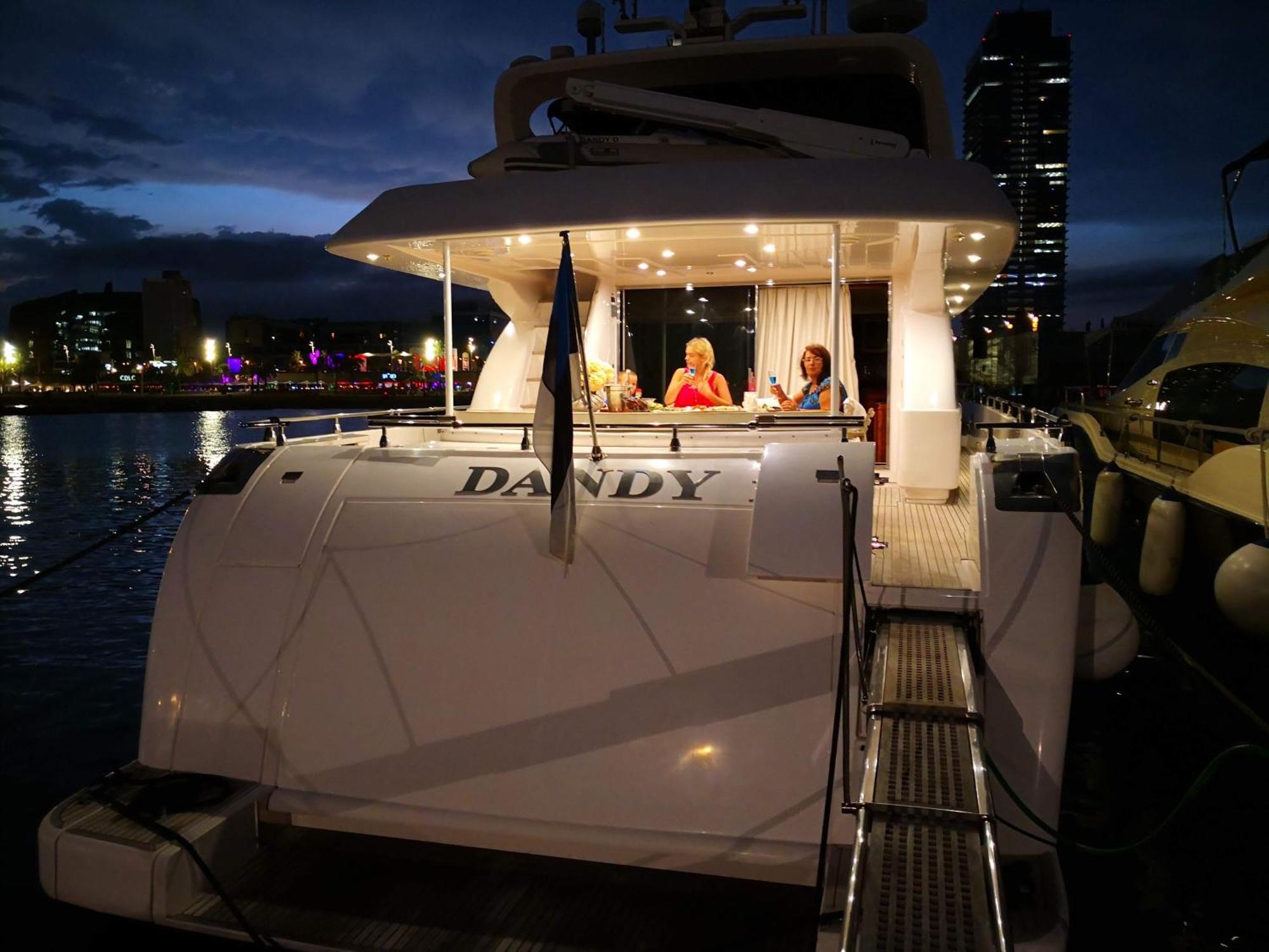 Beautiful Motor Yacht Botel *
