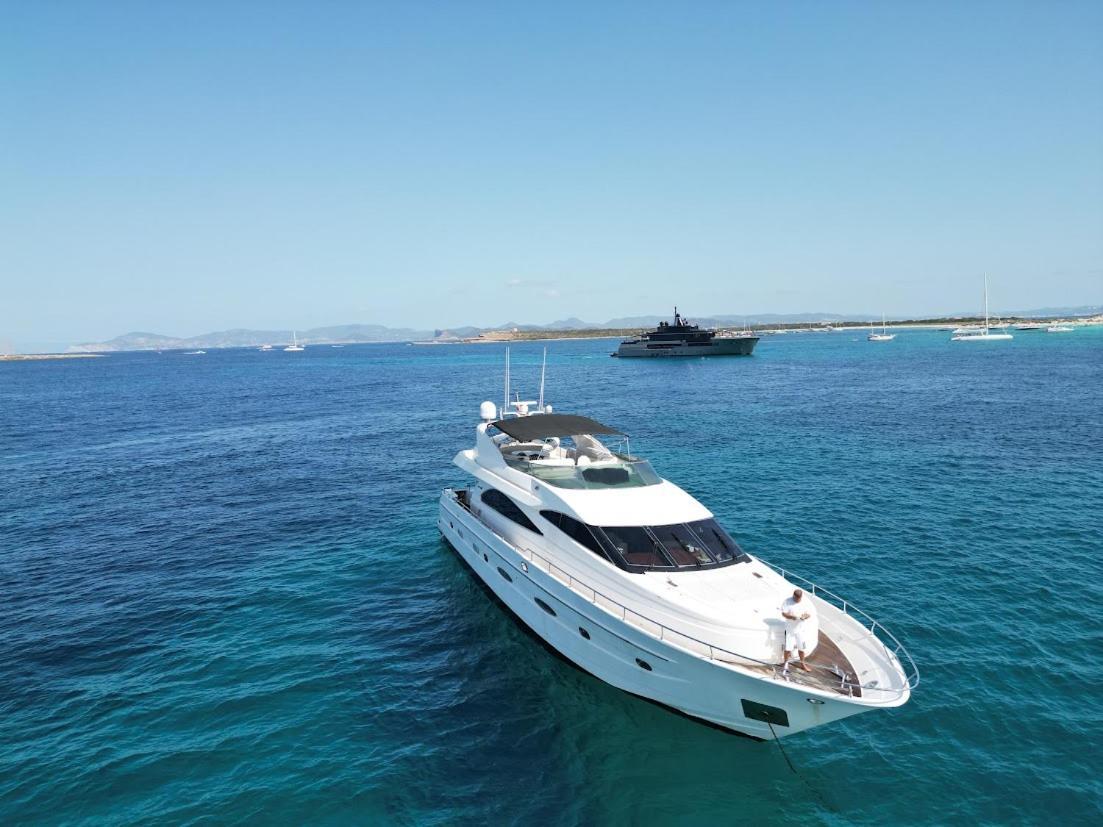 Beautiful Motor Yacht Botel Barcelona