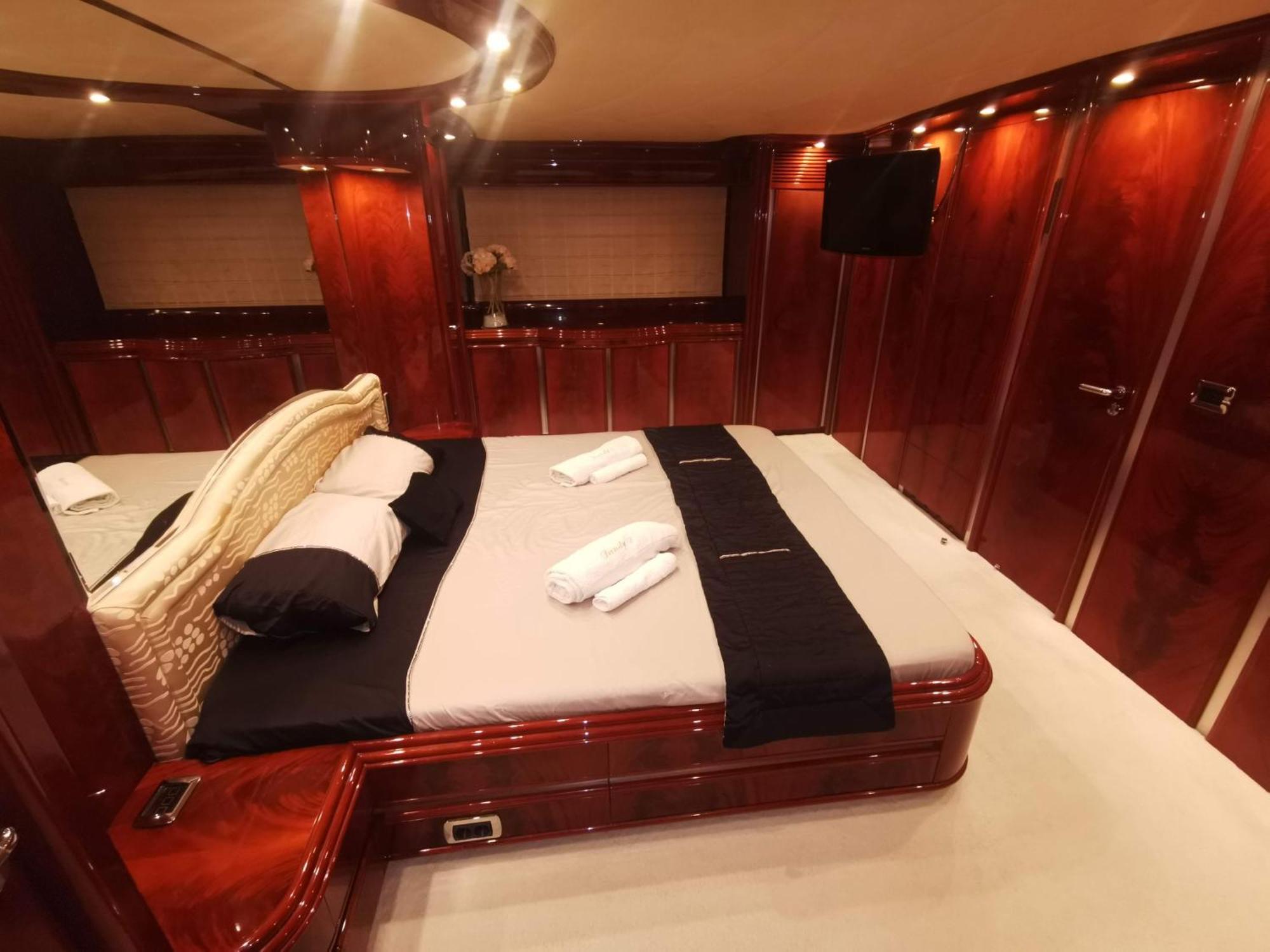 Botel Beautiful Motor Yacht *